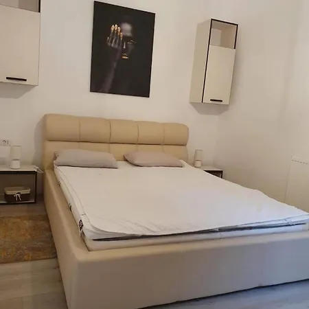 Adrian Apartament